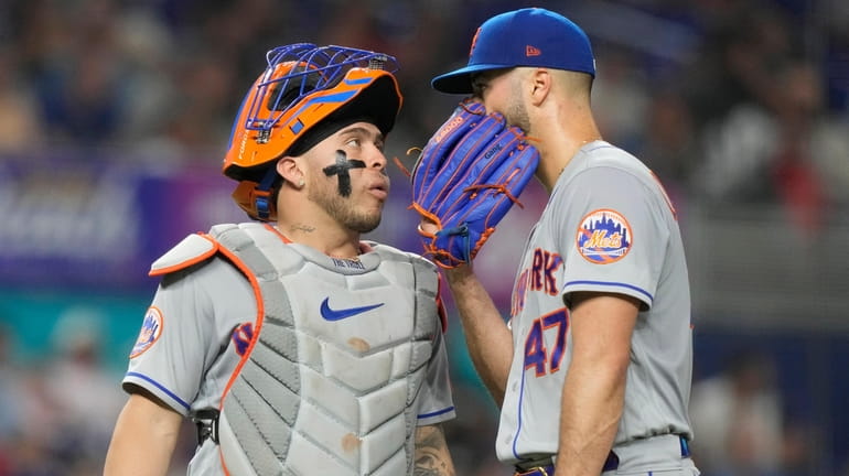 Mets catcher Francisco Alvarez, left, talks with starting pitcher Joey...