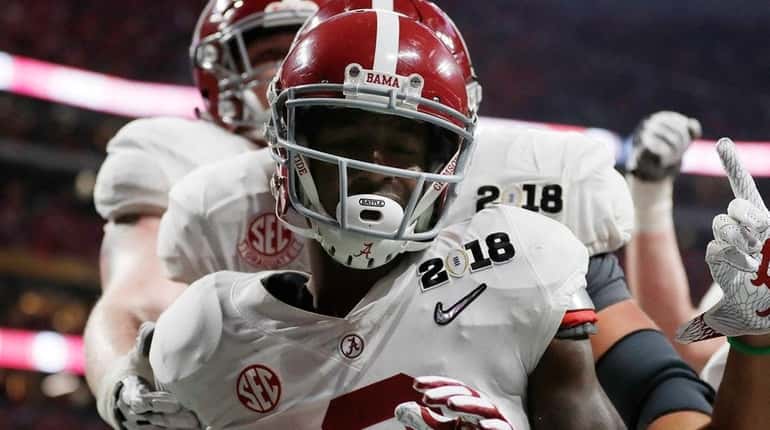 Alabama's Calvin Ridley celebrates his touchdown catch during the CFP...