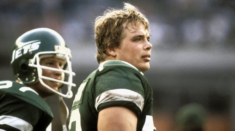Jets nose tackle Joe Klecko watches play in 1982. 