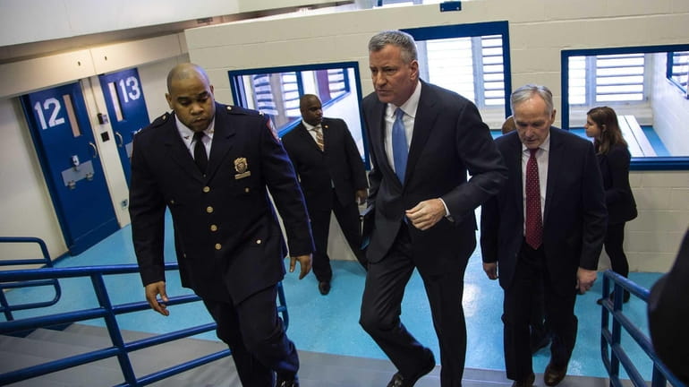 Mayor de Blasio visits Rikers Island and gets a tour...
