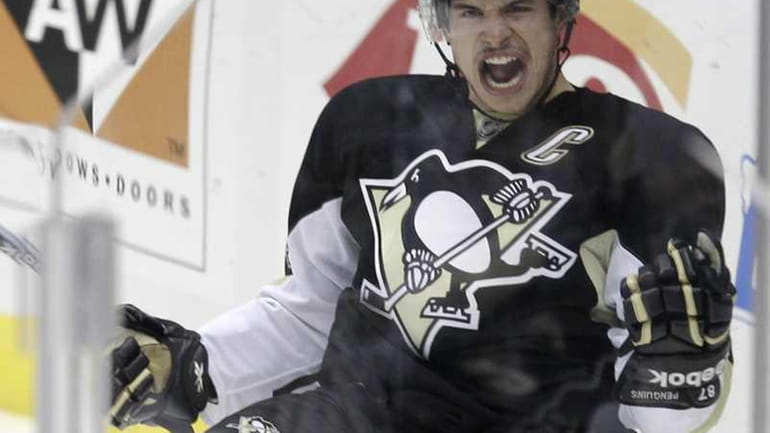 Pittsburgh Penguins' Sidney Crosby (87) celebrates his first-period goal against...