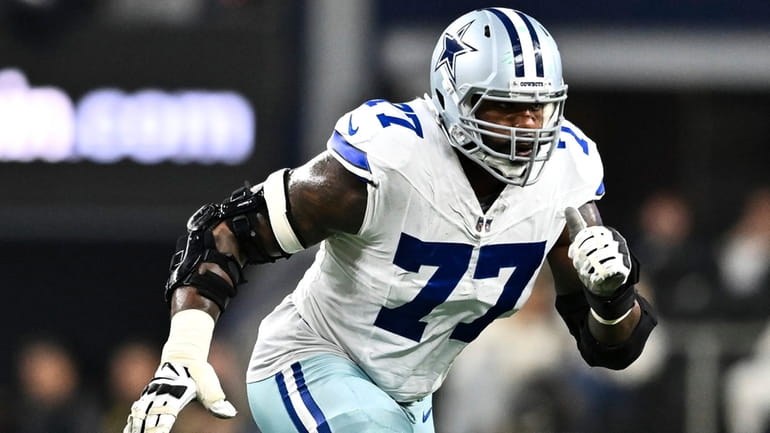Former Cowboys offensive tackle Tyron Smith signed with the Jets...