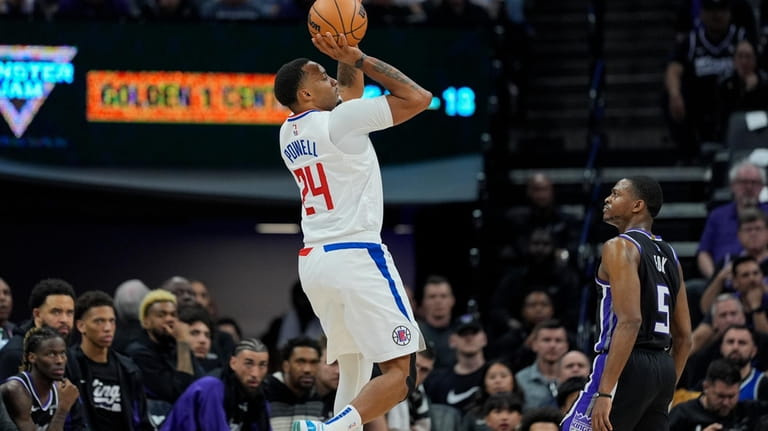 Los Angeles Clippers guard Norman Powell (24) shoots over Sacramento...