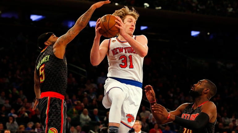 Ron Baker #31 of the New York Knicks looks to...