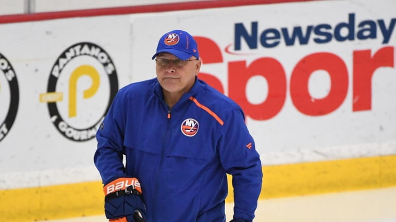 Islanders head coach Barry Trotz watches players during an NHL...