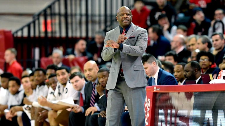 St. John's head coach Mike Anderson reacts during a game...