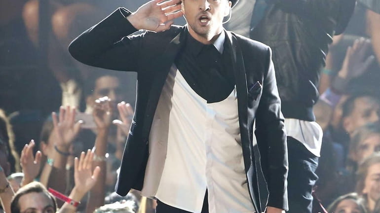 Justin Timberlake performs during the 2013 MTV Video Music Awards...