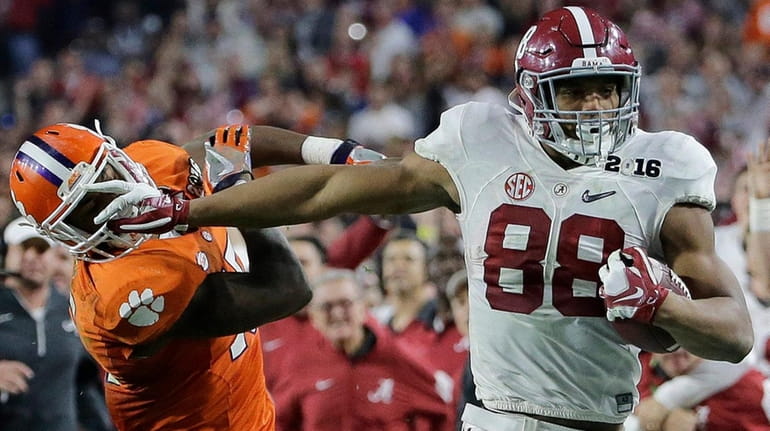 Alabama's O.J. Howard tries to get past Clemson's T.J. Green...
