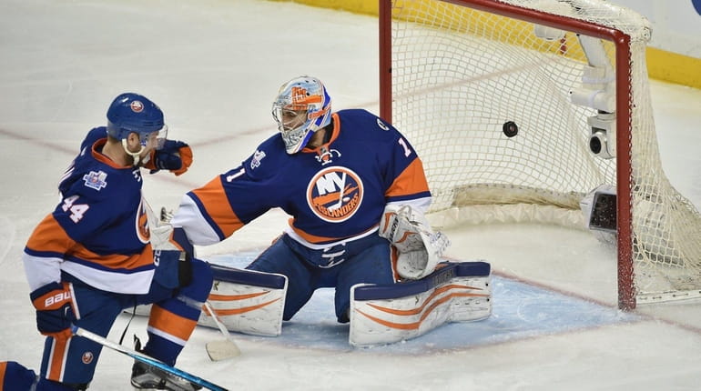 New York Islanders goalie Thomas Greiss (1) cannot stop the...
