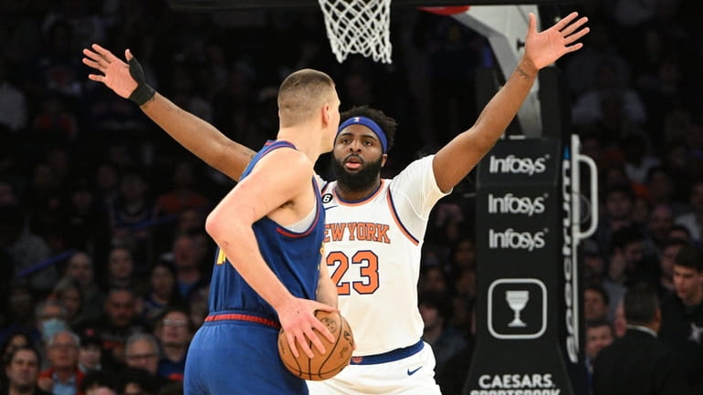 New York Knicks center Mitchell Robinson defends Denver Nuggets center...