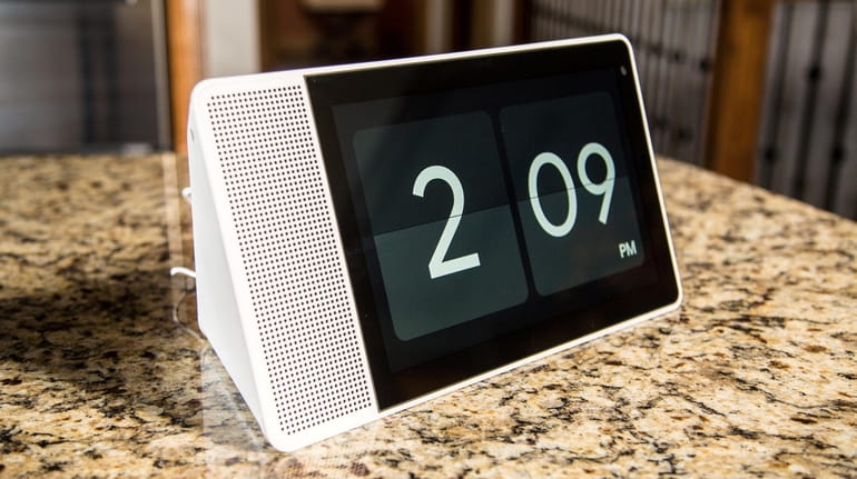 Lenovo Smart Display 10 is a great kitchen assistant with an...
