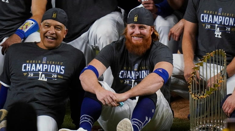 Dodgers manager Dave Roberts and third baseman Justin Turner pose...