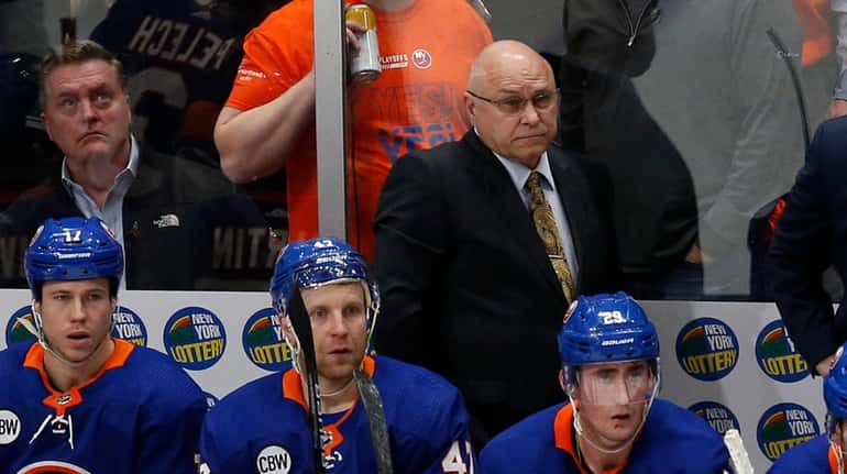 Islanders head coach Barry Trotz on the bench during the...