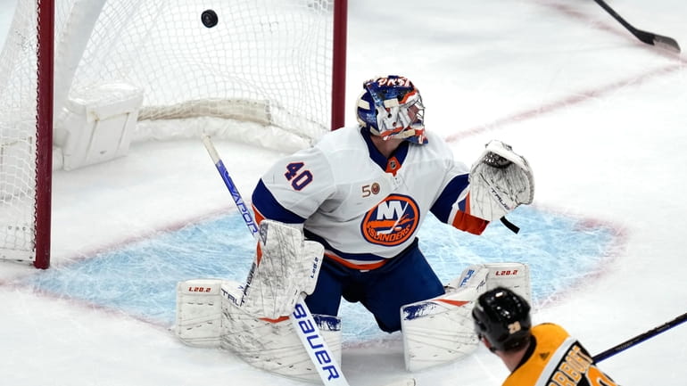 New York Islanders goaltender Semyon Varlamov (40) looks back on...