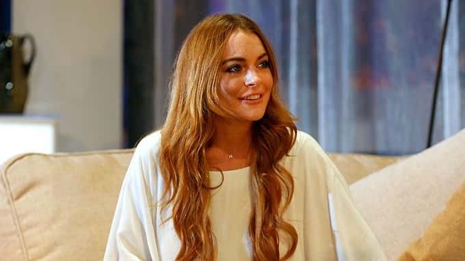 Lindsay Lohan says Americans need to join President Trump.