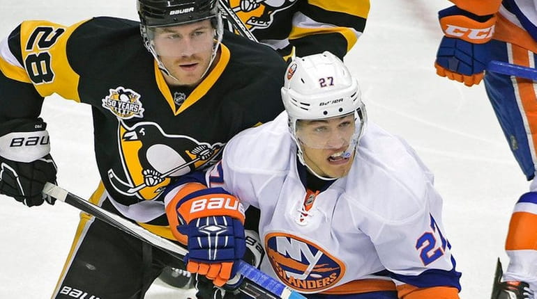 Pittsburgh Penguins' defenseman Ian Cole (28) ties up New York...