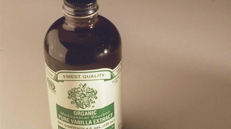 Sweeteners are is permissible ingredients in vanilla extract.