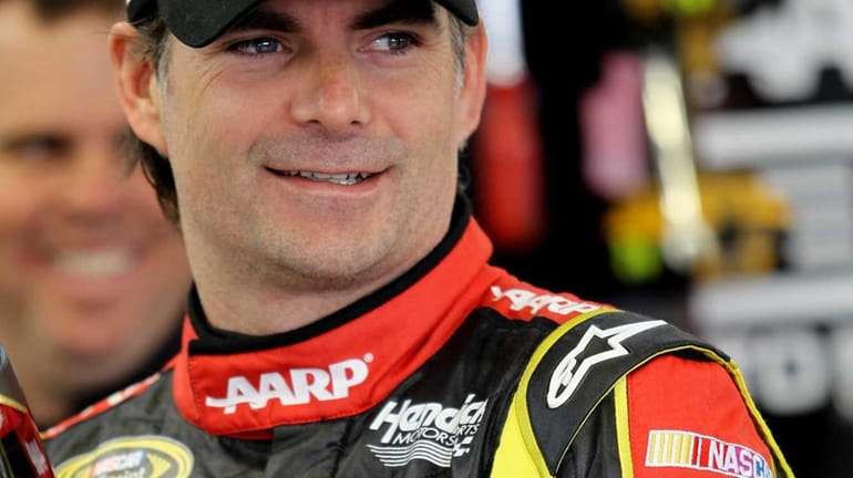 Jeff Gordon, driver of the #24 Drive To End Hunger...