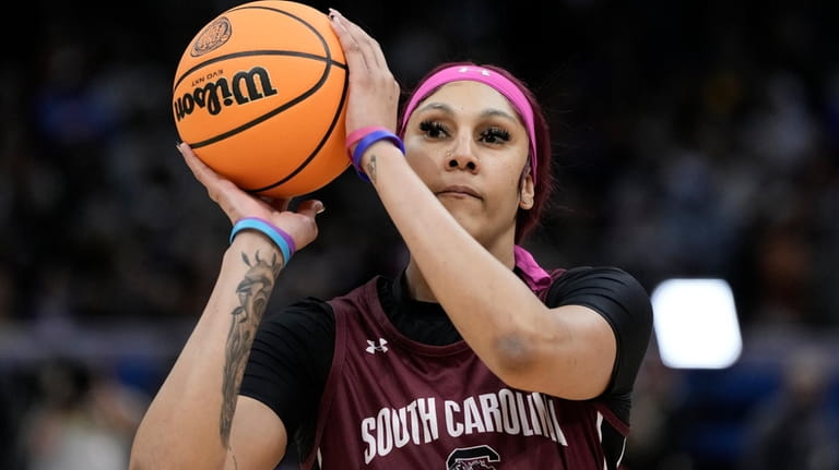 South Carolina's Kamilla Cardoso shoots during practice for the NCAA...