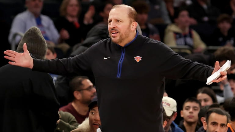 Knicks head coach Tom Thibodeau reacts during the first quarter...