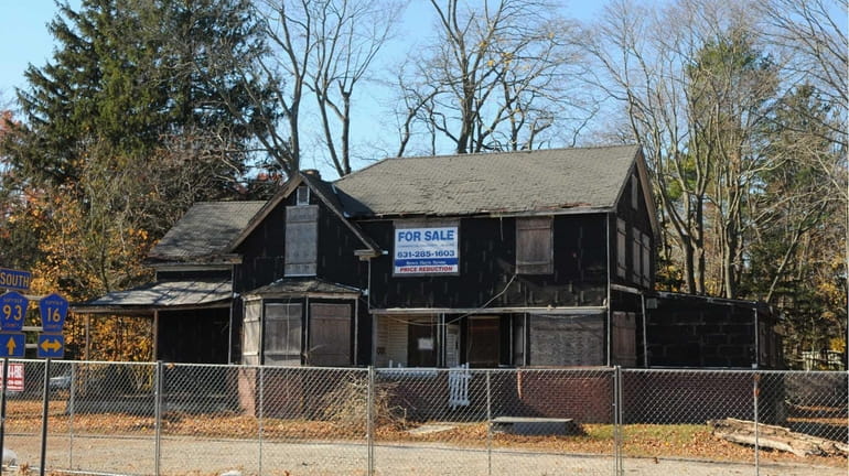 A boarded up house at 516 Gibbs Pond Rd. in...