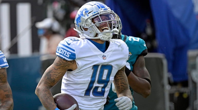 Lions wide receiver Kenny Golladay celebrates a reception during the...