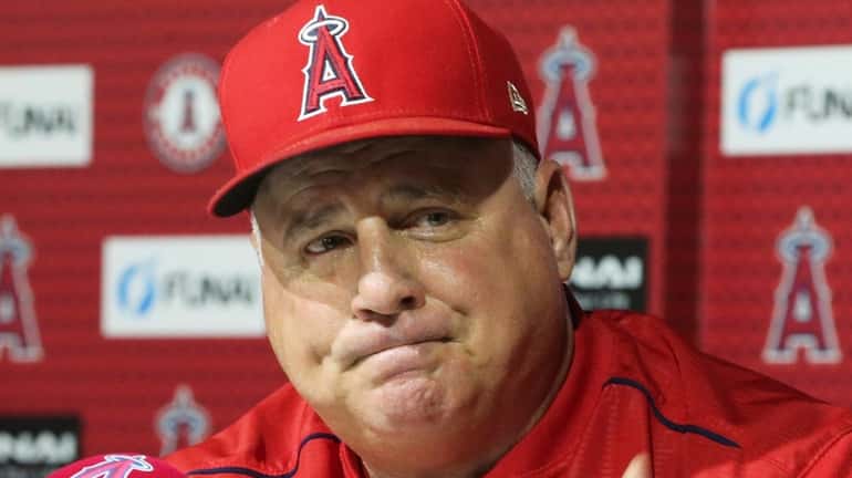 Los Angeles Angels manager Mike Scioscia announces that he will...