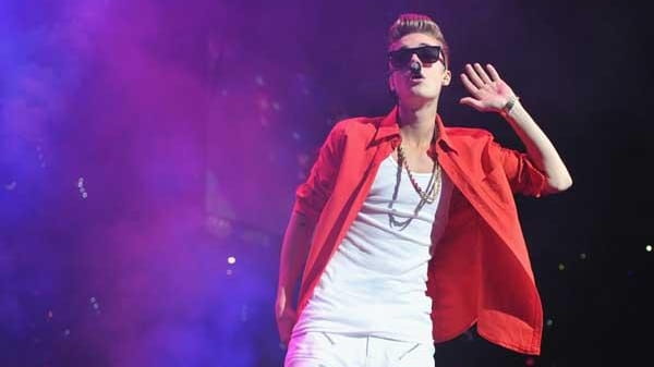 Justin Bieber performs onstage during 93.3 FLZ's Jingle Ball 2012.