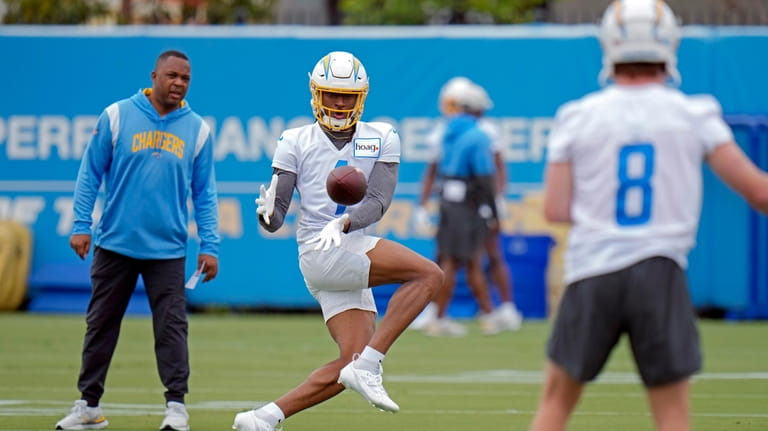 Los Angeles Chargers wide receiver Quentin Johnston (1) runs a...