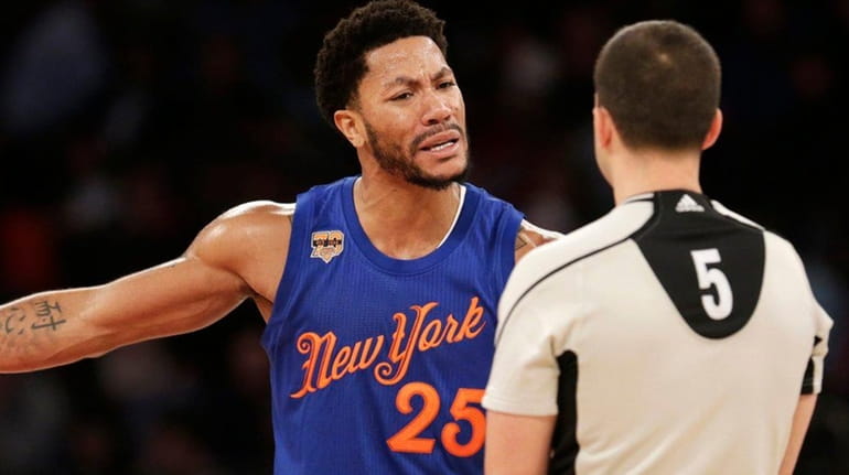 Knicks guard Derrick Rose argues with a referee during the...