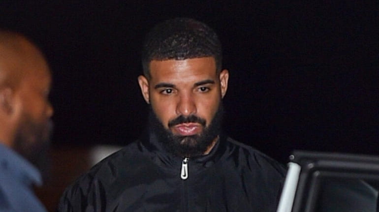 Drake walks to Nobu restaurant in Los Angeles on July...