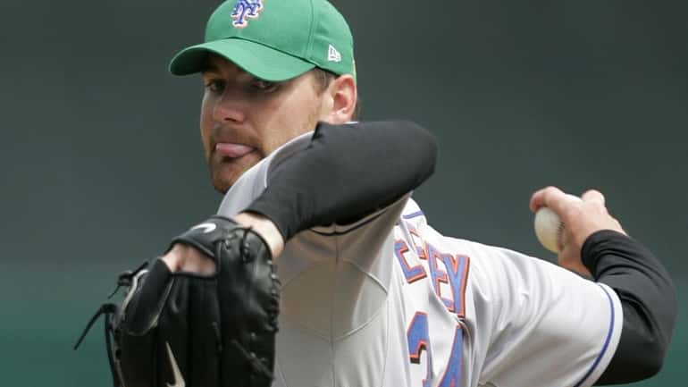 New York Mets' Mike Pelfrey warms up in the first...