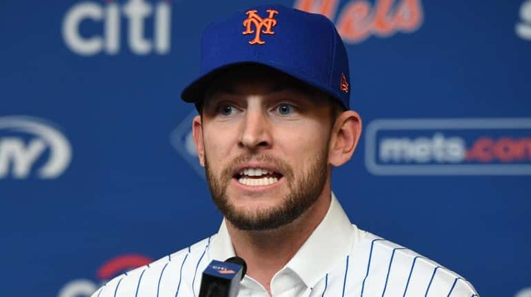 The Mets' Jed Lowrie speaks during his introductory press conference...