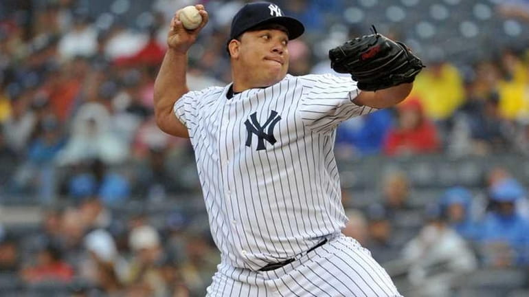 New York Yankees starting pitcher Bartolo Colon (40) throws a...