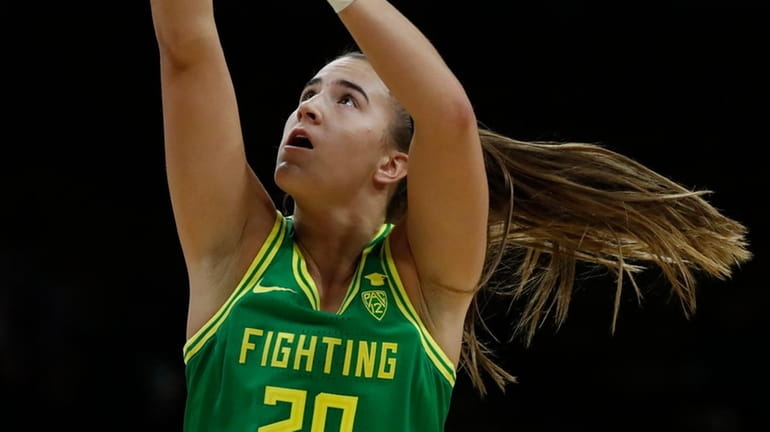Oregon guard Sabrina Ionescu shoots in the first half of a...