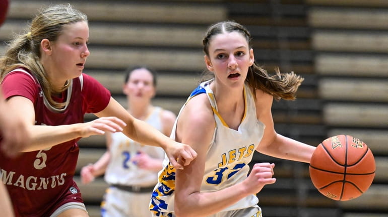 Allie Twible scored 13 points in state semifinal for East...