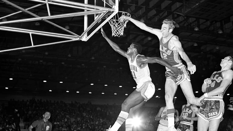 Miami Floridians' Les Hunter (41) is fouled by Oakland Oaks'...
