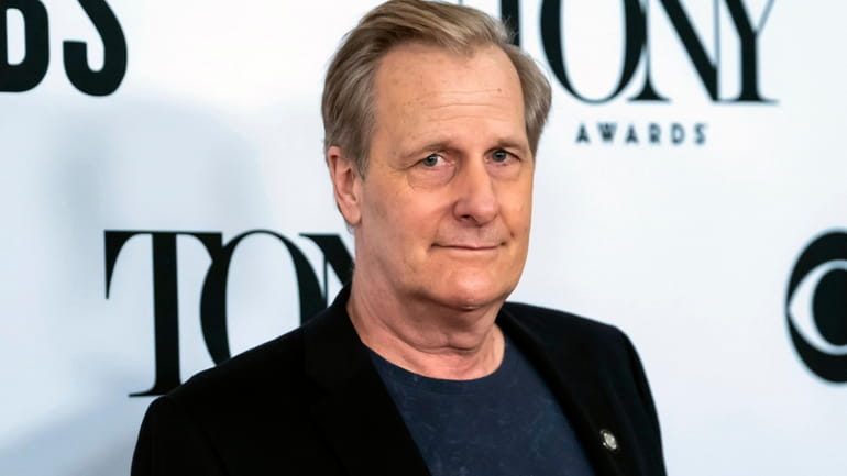 Jeff Daniels arrives at the 73rd annual Tony Awards "Meet...