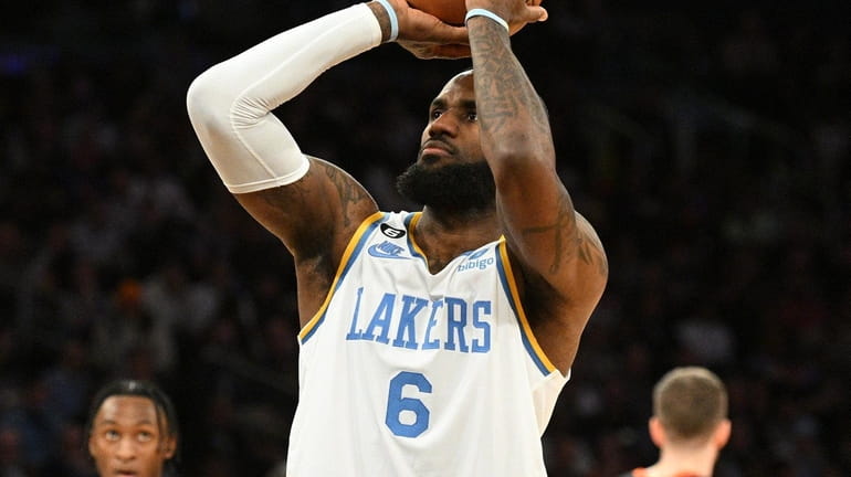 Lakers forward LeBron James shoots a technical free throw in...