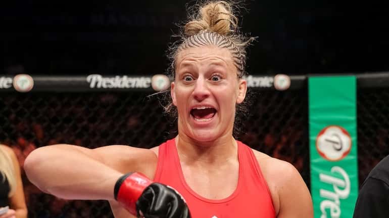 Kayla Harrison defeated Bobbi Jo Dalziel by first-round submission in...