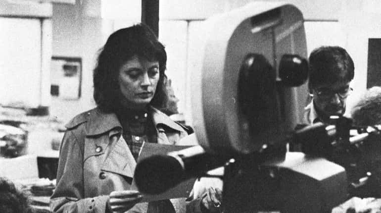 Susan Sarandon films a scene for "Compromising Positions" (1985) at...