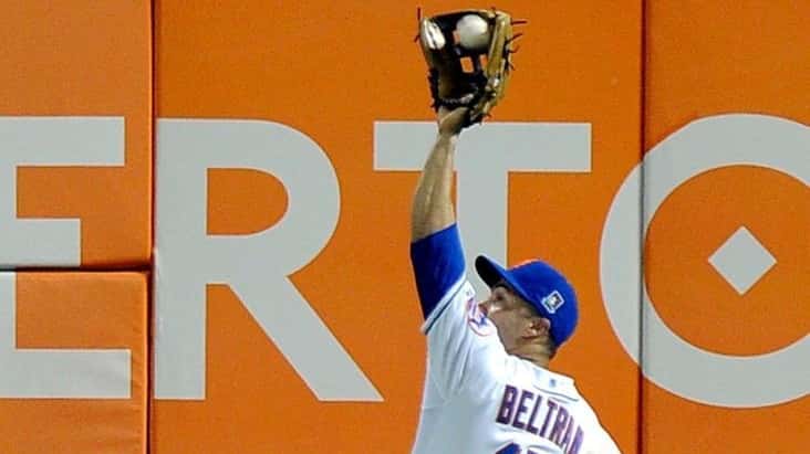 Mets centerfielder Carlos Beltran catches fly ball hit by Marlins'...