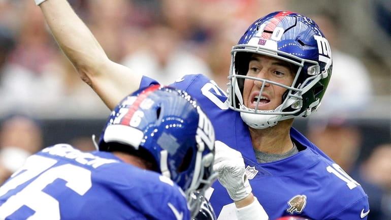 Giants' Eli Manning completed 25 of 29 passes for 297...