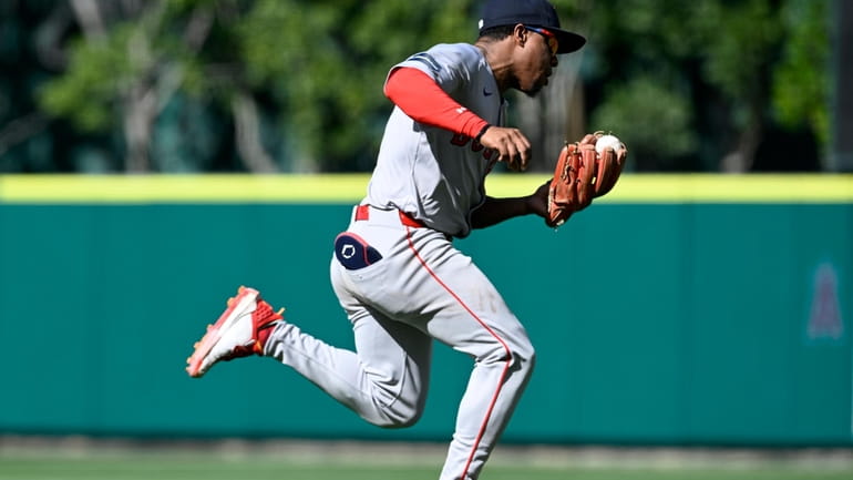 Boston Red Sox second baseman Enmanuel Valdez catches a fly...