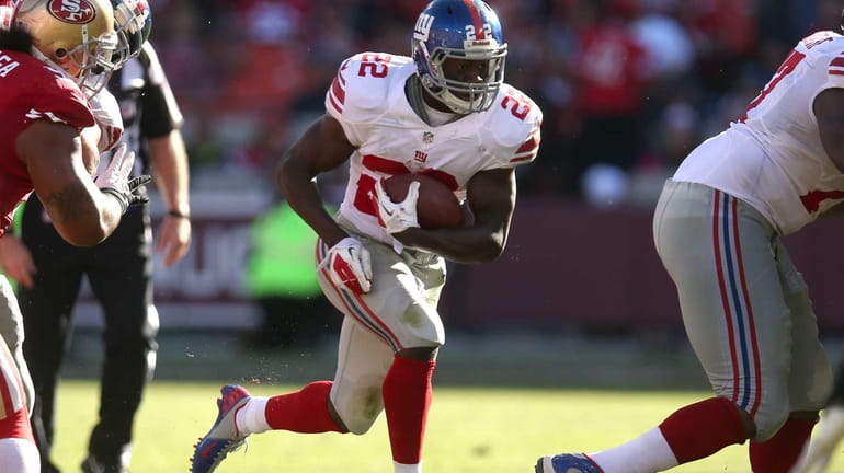 David Wilson carries the ball against the San Francisco 49ers...