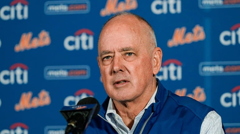 New York Mets president and general manager Sandy Alderson speaks...