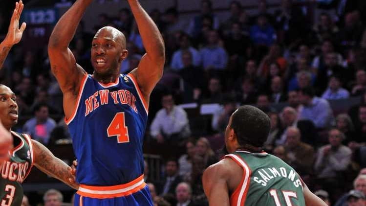 New York Knicks point guard Chauncey Billups (4) looks to...