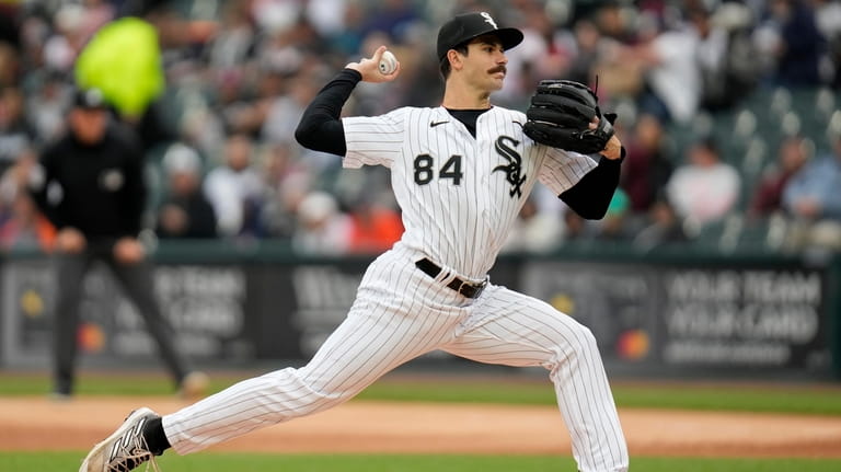 Chicago White Sox starting pitcher Dylan Cease throws during the...