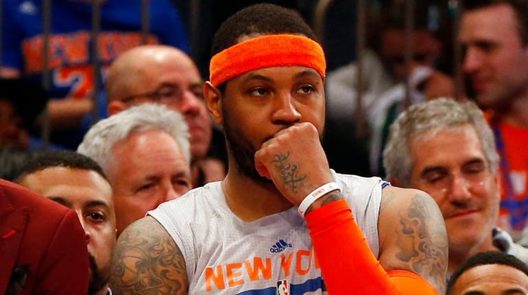 New York Knicks' Carmelo Anthony, left, and Los Angeles Clippers'...