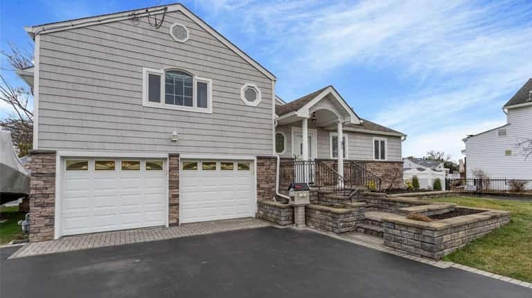 This three-bedroom, 2½-bathroom split-level home in Bay Shore was built in...
